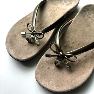 𝅺Vionic Bella Sandals Flip Flops Orthaheel Technology‎ Comfort Women’s Size 8